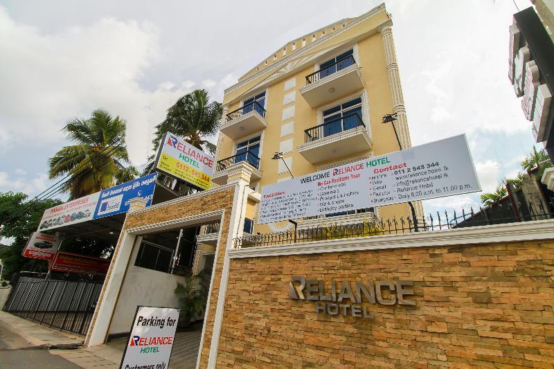 Oyo 126 Reliance Hotel Colombo Buitenkant foto