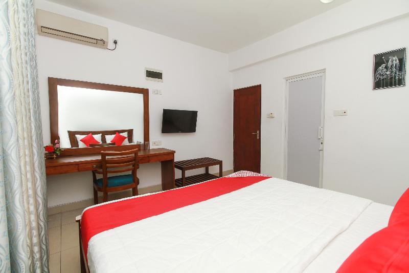 Oyo 126 Reliance Hotel Colombo Buitenkant foto