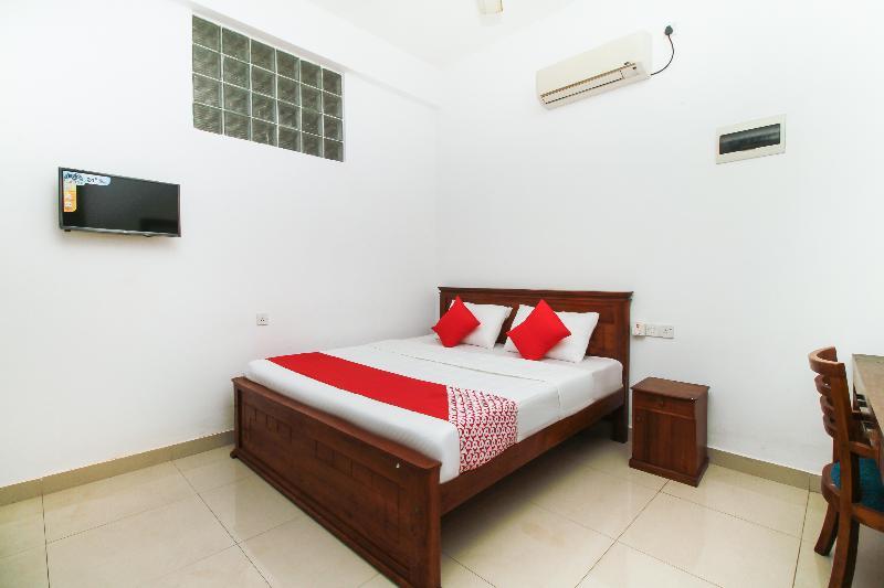 Oyo 126 Reliance Hotel Colombo Buitenkant foto