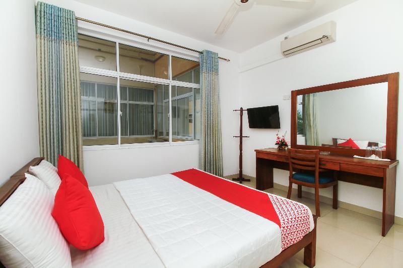 Oyo 126 Reliance Hotel Colombo Buitenkant foto